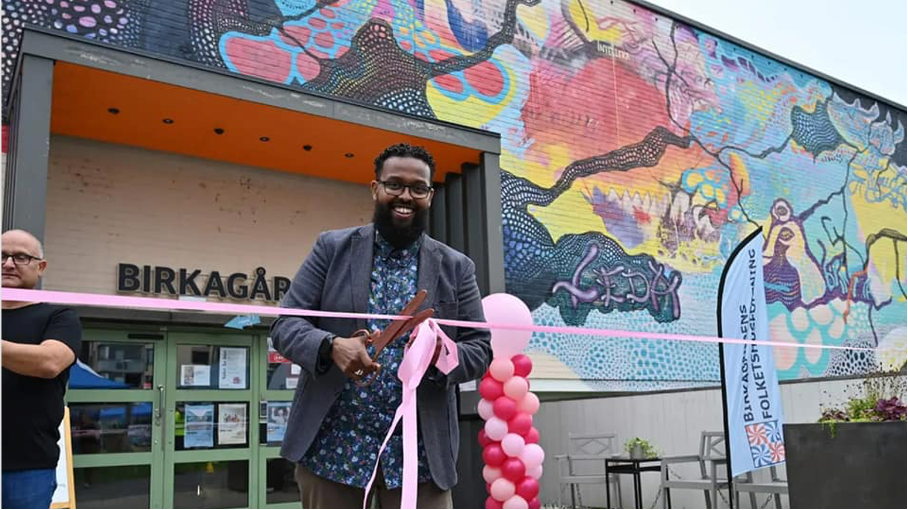 Invigning av Birkagrådens Folkets - bandet klipps.