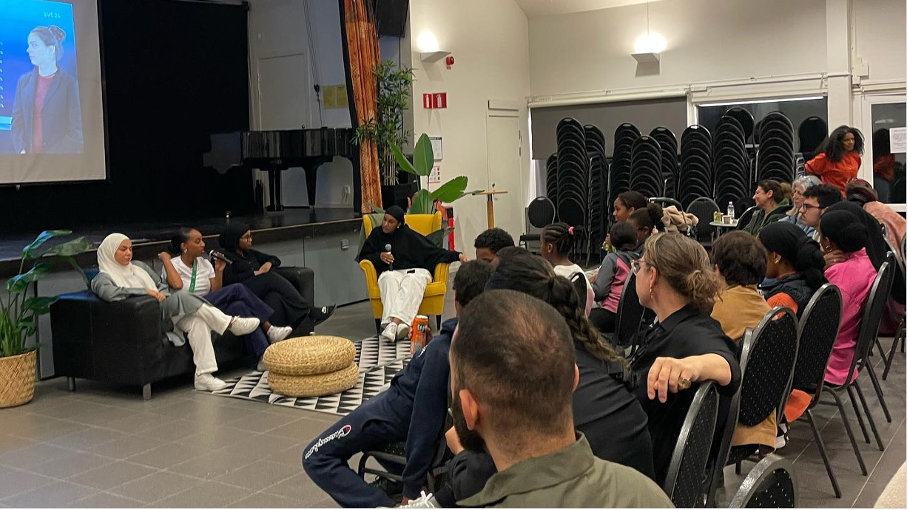 Efter filmvisningen ett samtal med panel och publik.