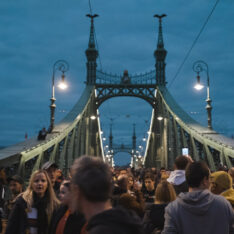 Scen från dokumentärfilmen Make Democracy Great Again som har biografpremiär den 8 september 2023