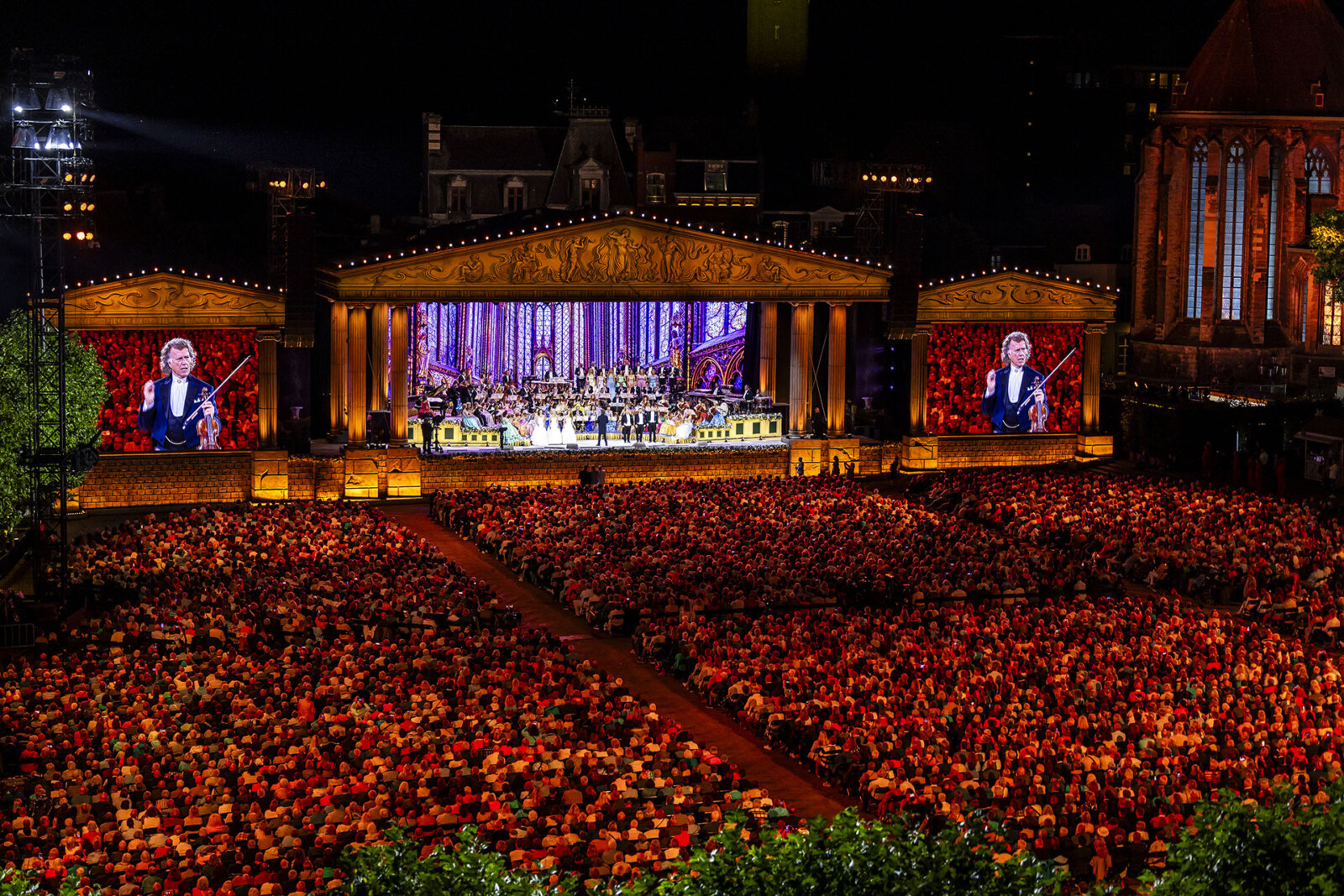 André Rieu’s 2025 Maastricht Concert: Waltz The Night Away! Biopremiär 30 augusti. Foto: Marcel van Hoorn. André Rieu's 2025 Maastricht Concert: Waltz The Night Away! Biopremiär 30 augusti. Foto: Marcel van Hoorn.
